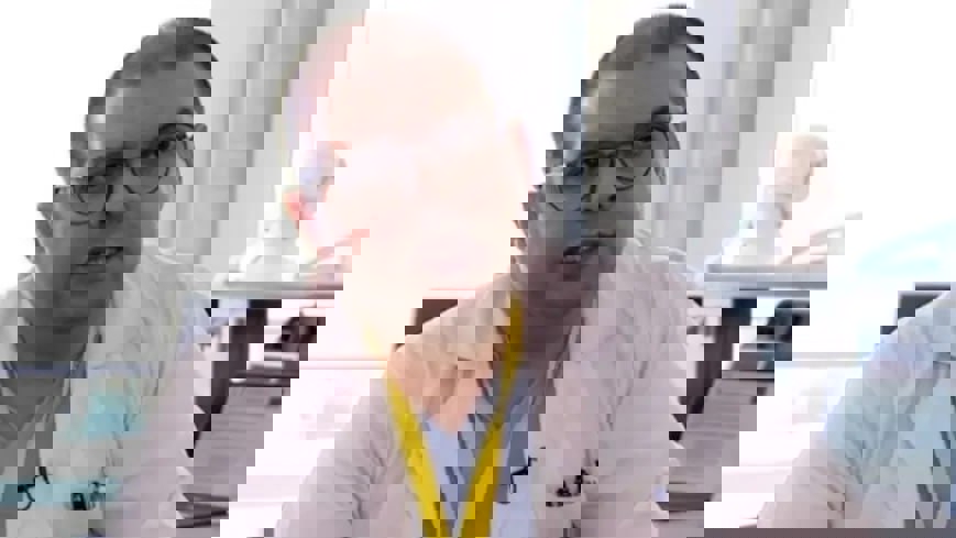2204633