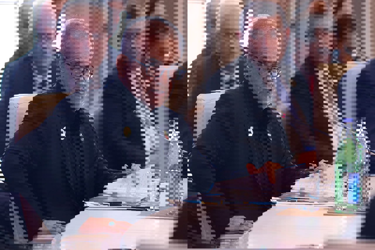 2204692