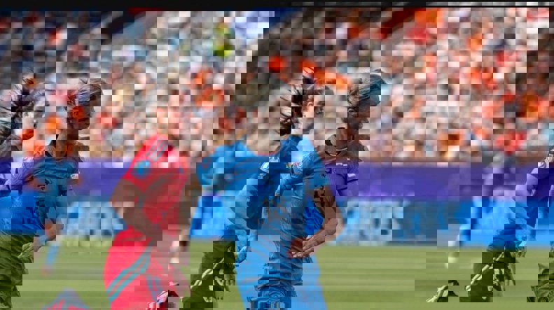 2205049