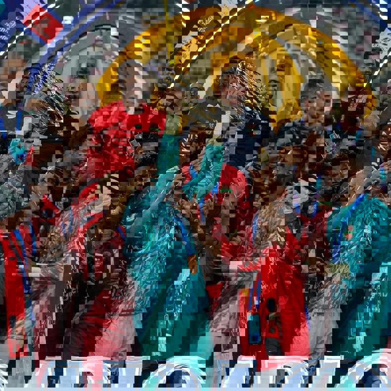 2204861