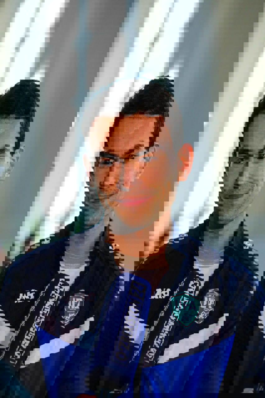 2204897