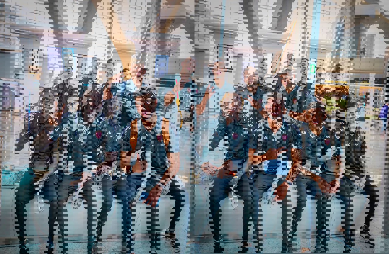 2204943