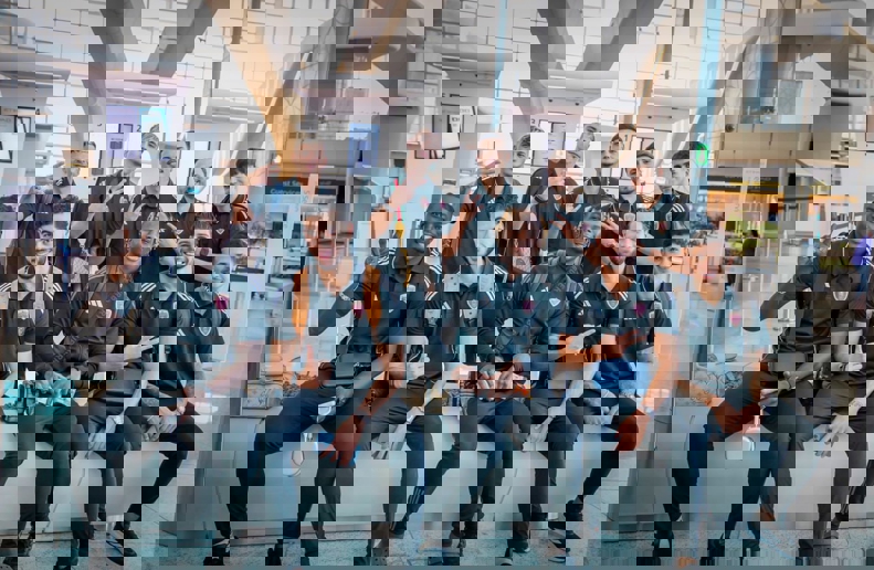 2204943