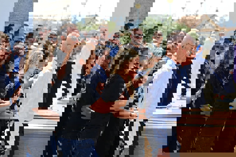 2205032