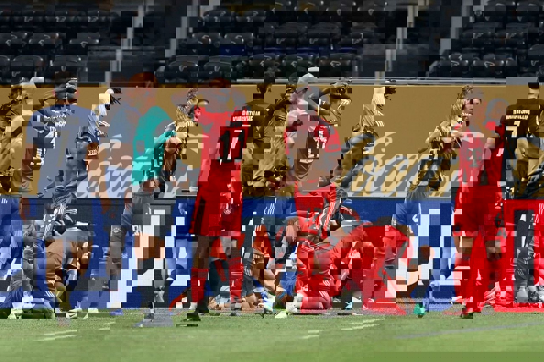 2204995