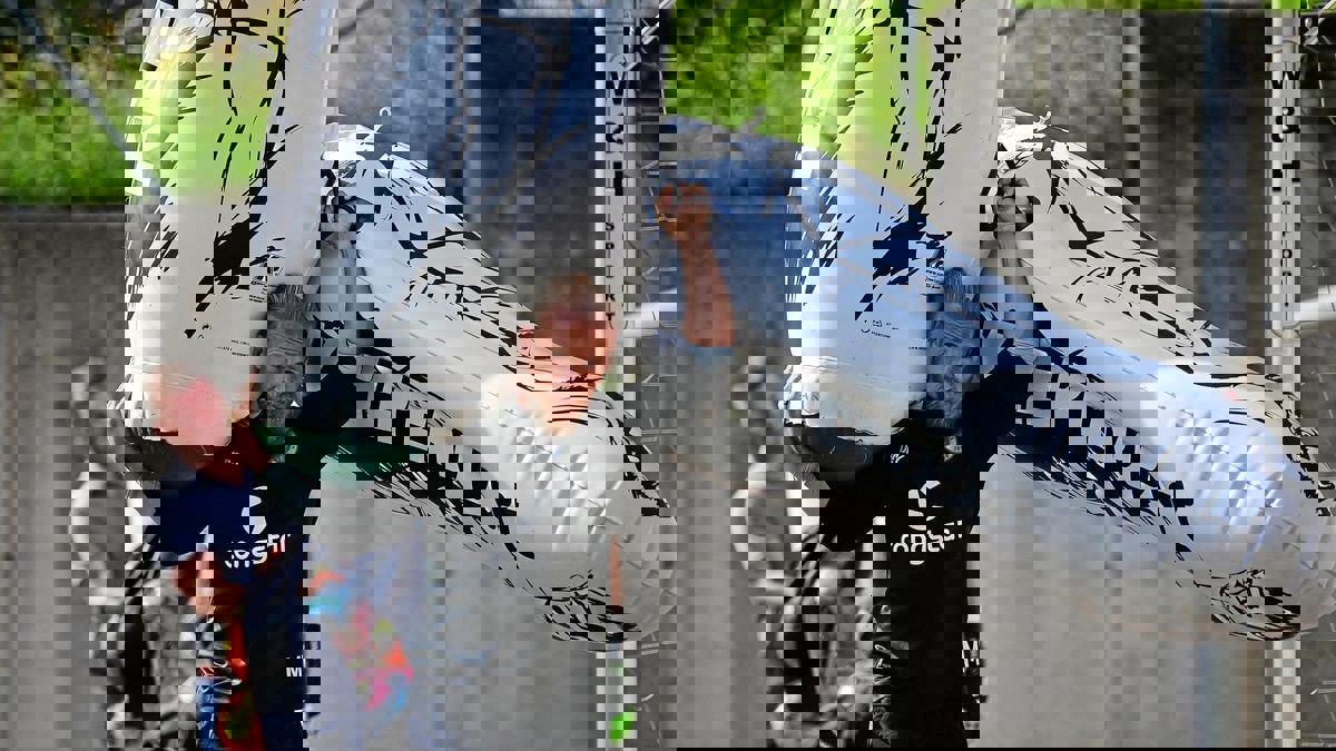 2205018