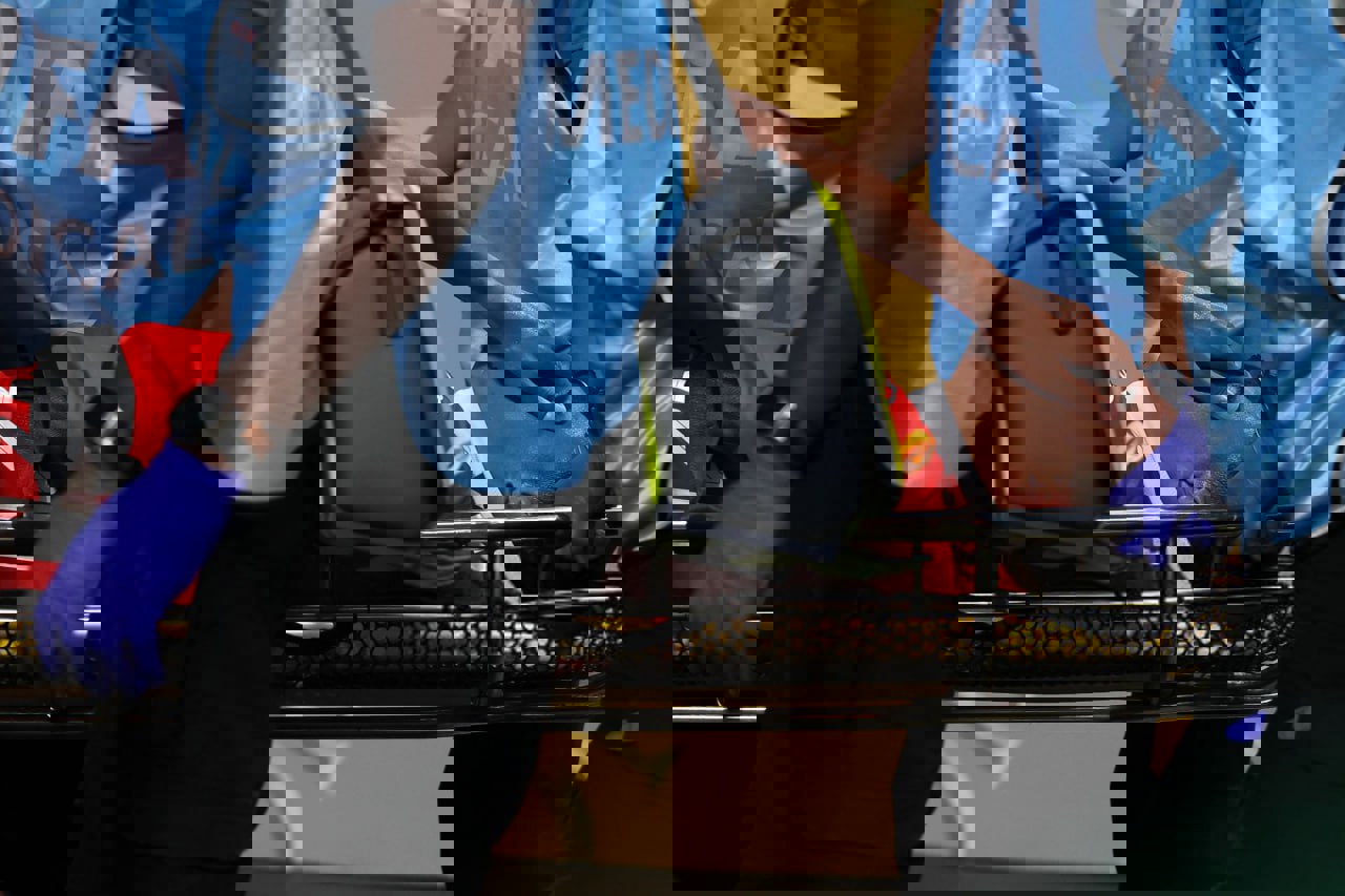 2204989