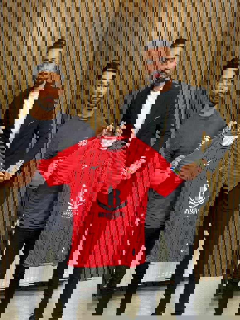 2204985