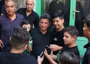 سرمربی تیم ملی برای پخش نذری پای کار آمد