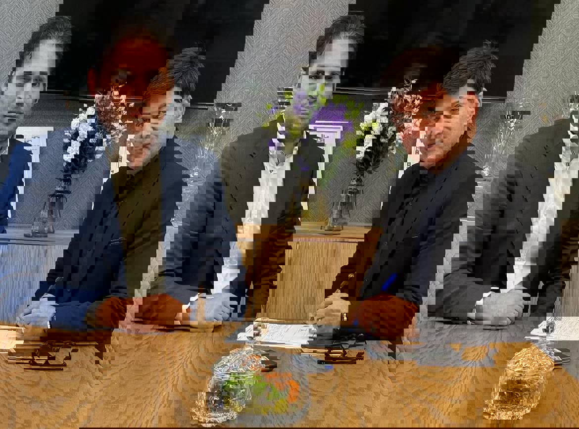 2205201