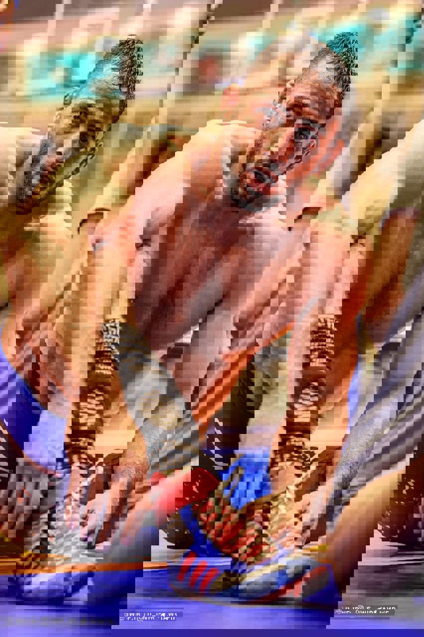 2205318