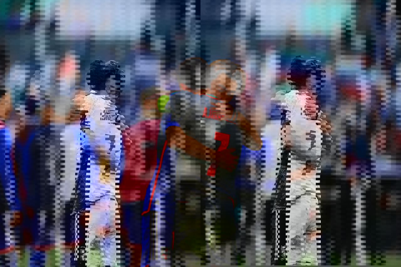 2205402