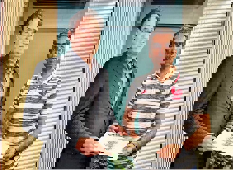 2205398