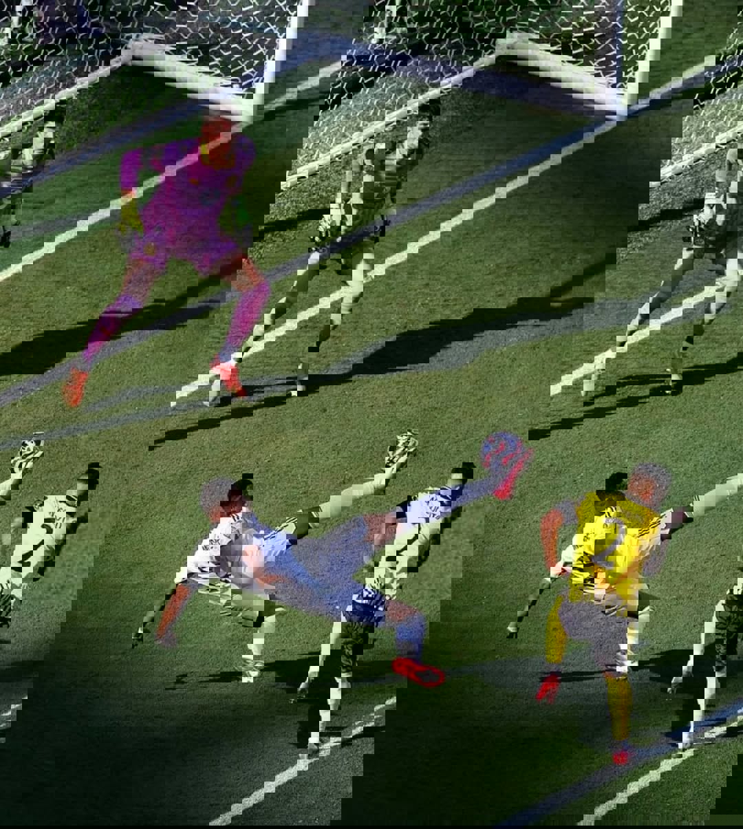 2205562