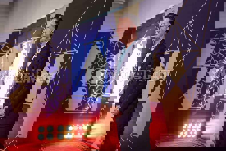 2205538