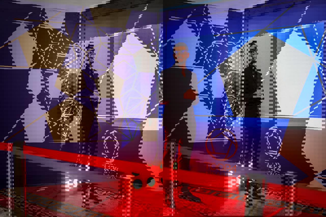 2205661