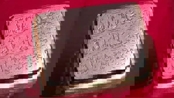 اهدای انگشتر سردار شهید حاجیزاده به سردار موسوی 2