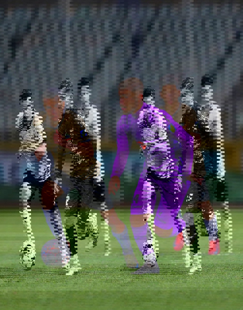 2205832