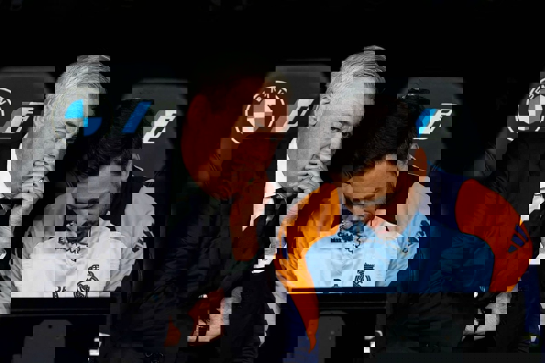 2205876