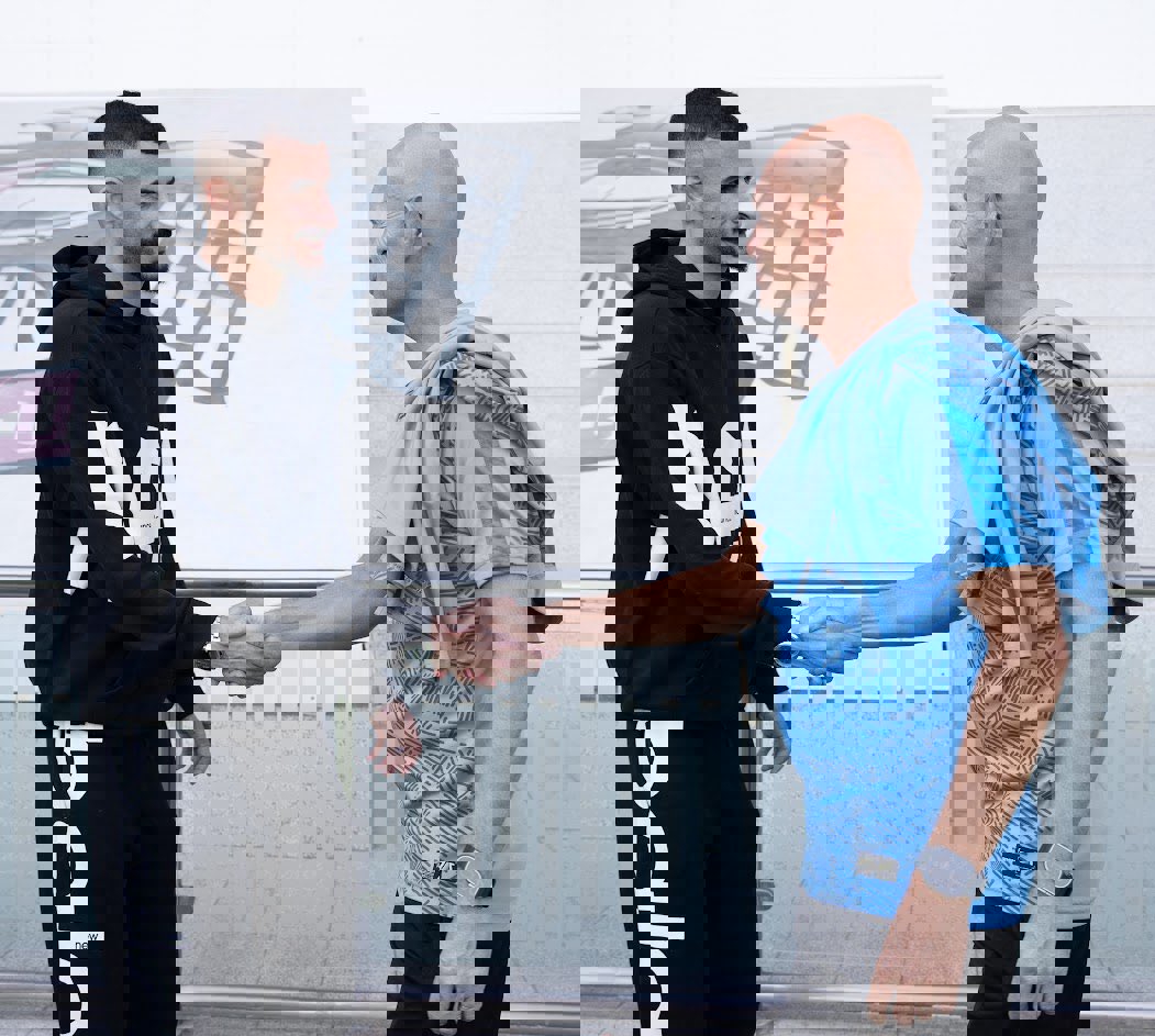 2205884