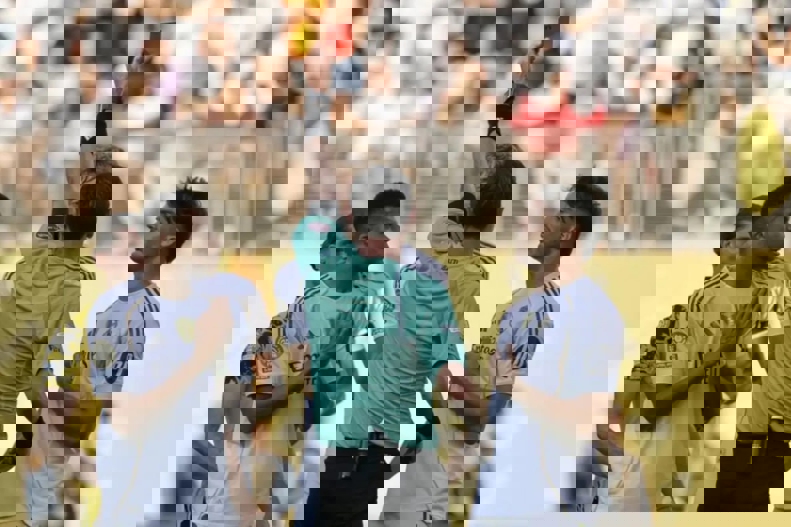 2205872