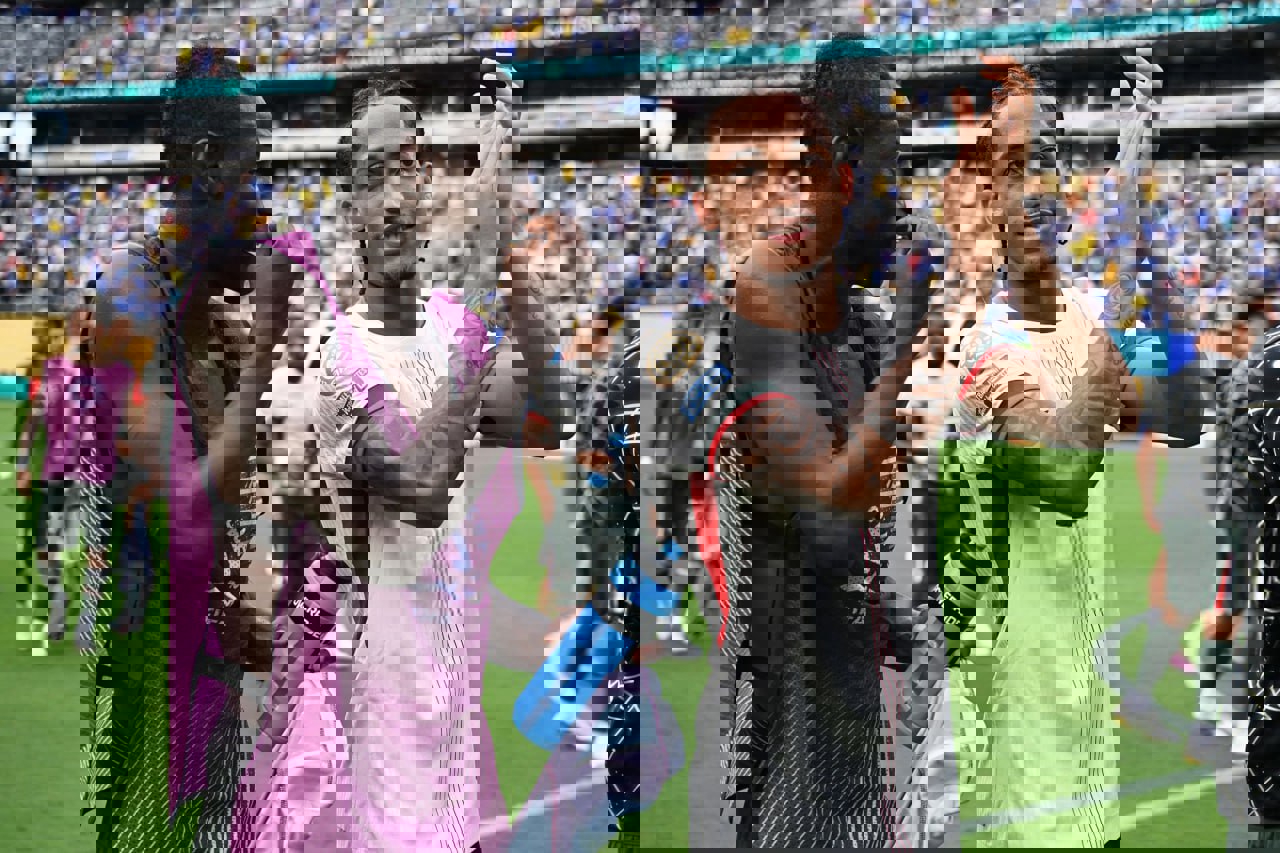 2205954