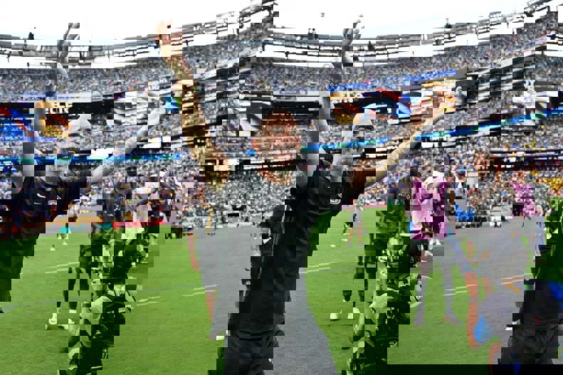2205968