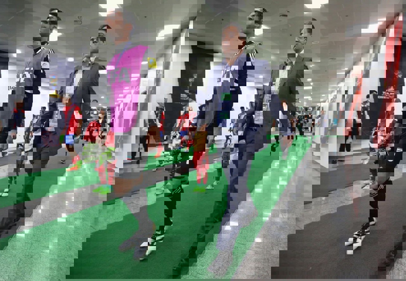 2206049