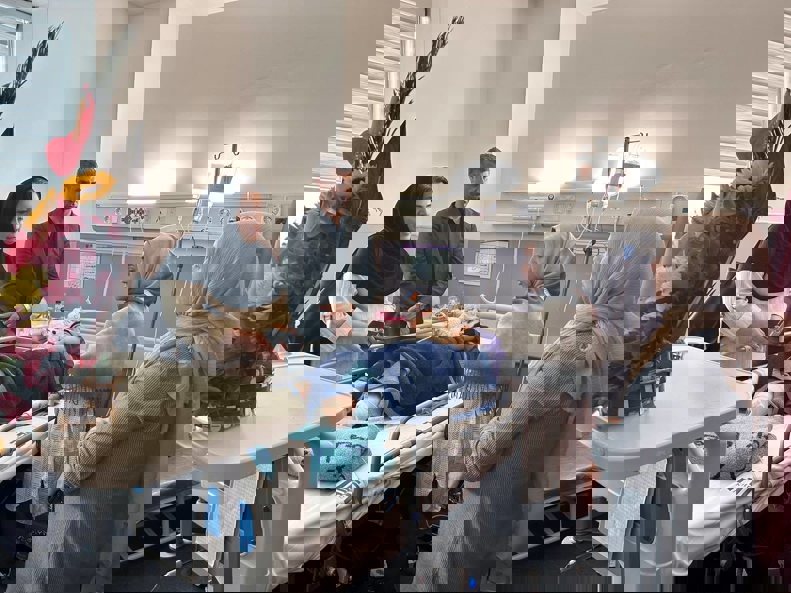 2206318