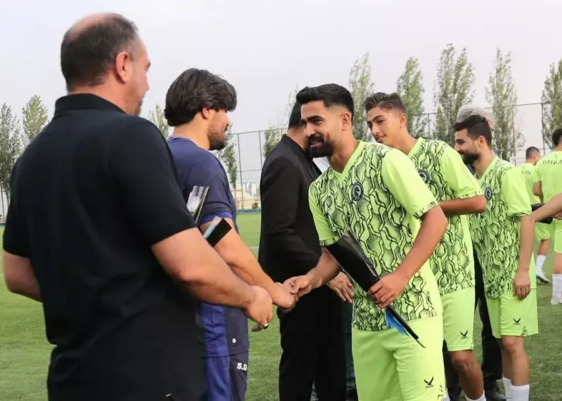 پیکانی‌ها قبل از اولین تمرین هدیه گرفتند(عکس)