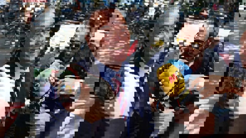 2207330
