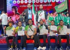 مدال طلای جهان بر گردن موی تای کار ایرانی