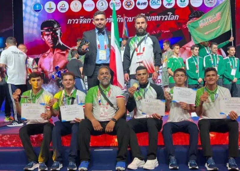 مدال طلای جهان بر گردن موی تای کار ایرانی