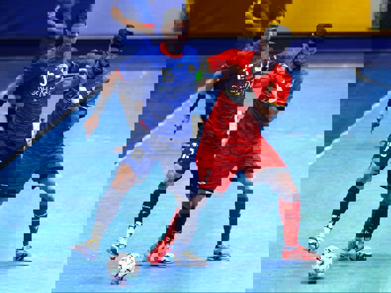 2208037