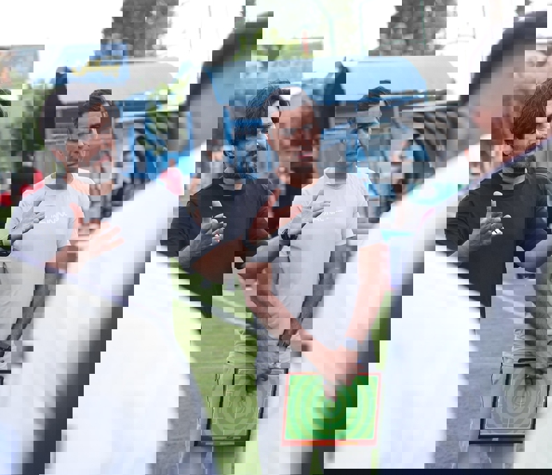 2208046