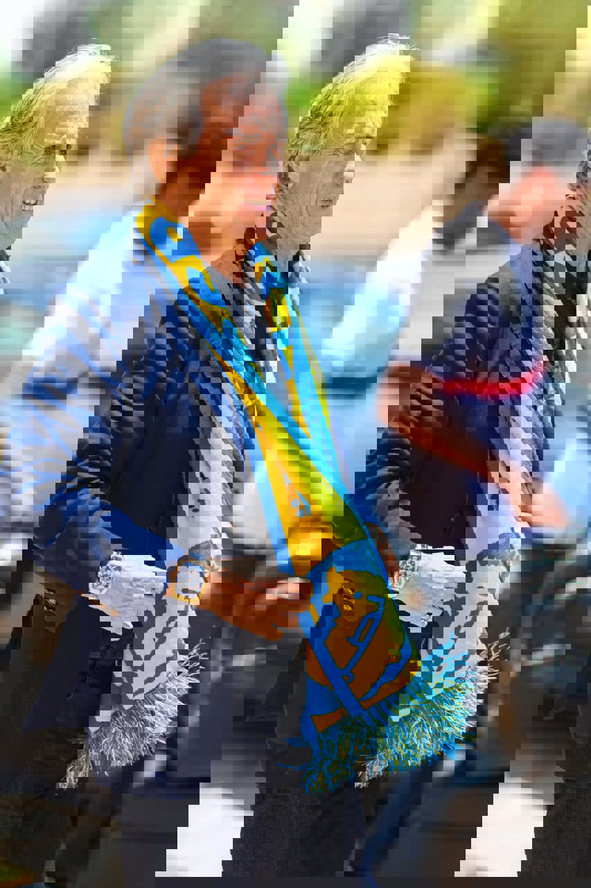 2208158