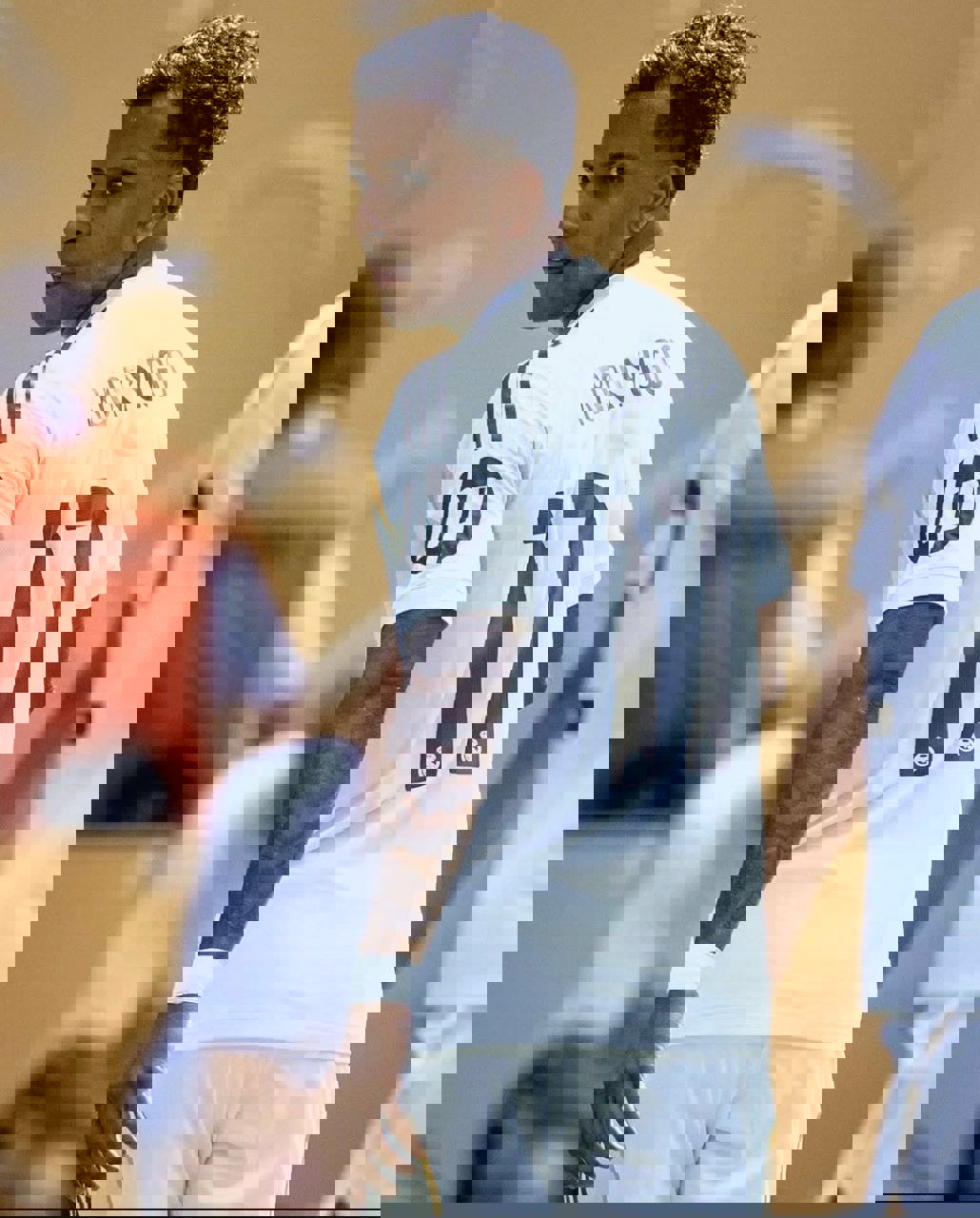 2208218