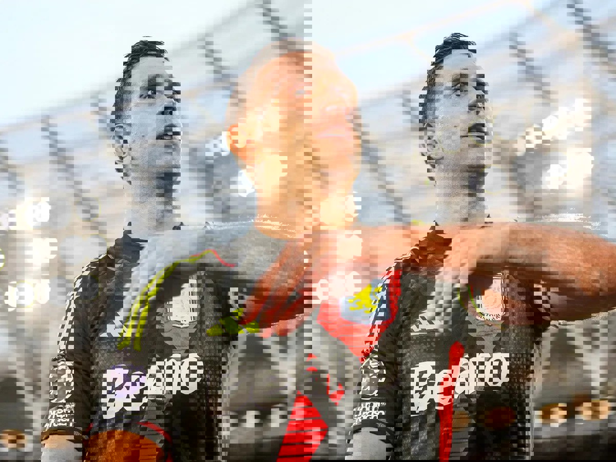 2208268