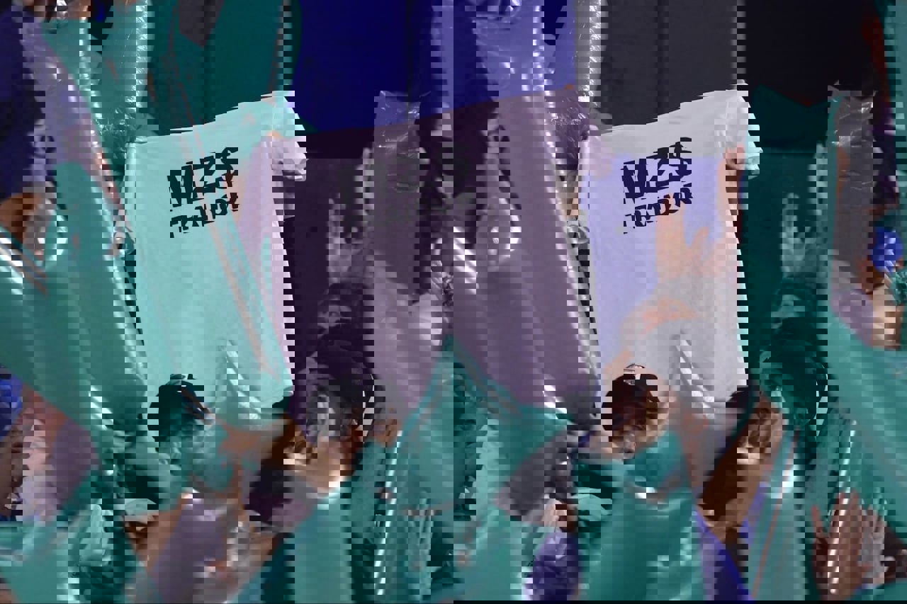 2208359