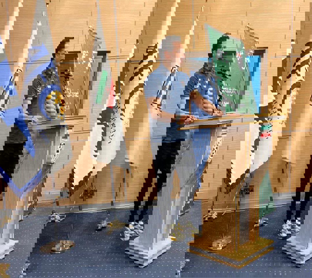 2208472