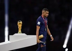 پلیس‌هایی که از امباپه پول گرفتند گیر افتادند!‏