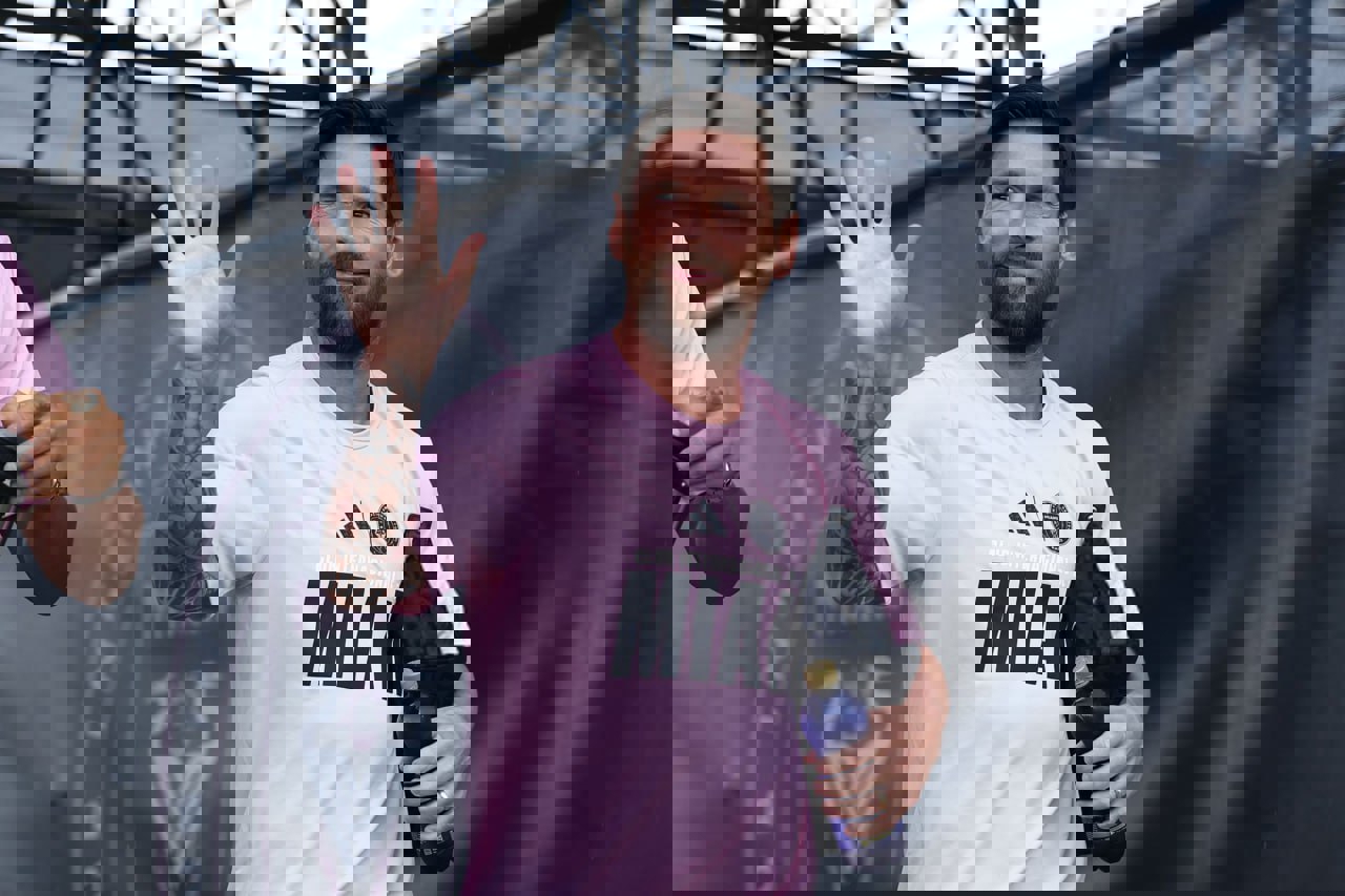 2208695
