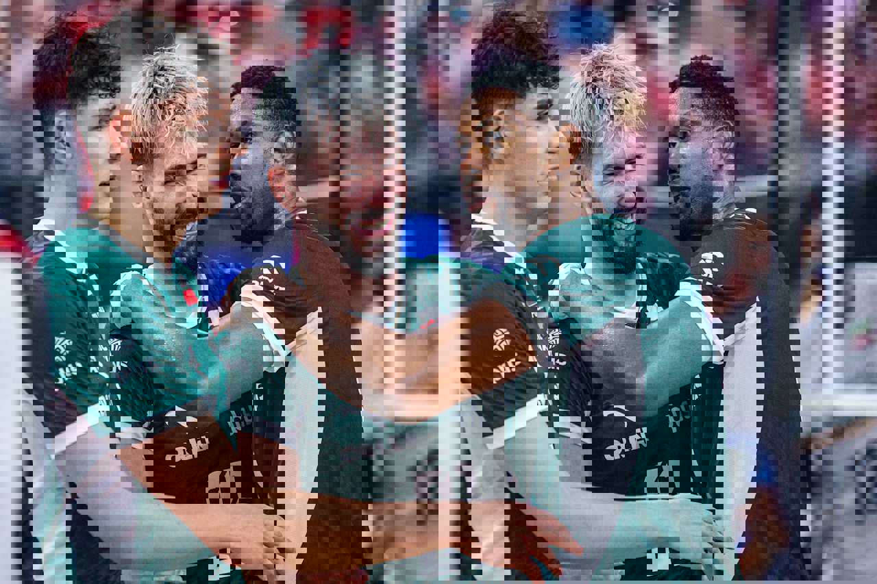 2208676
