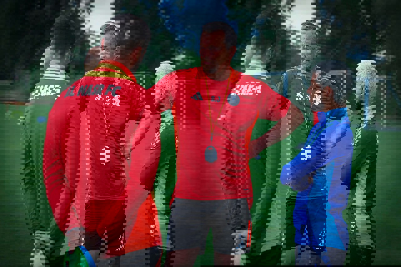 2208946