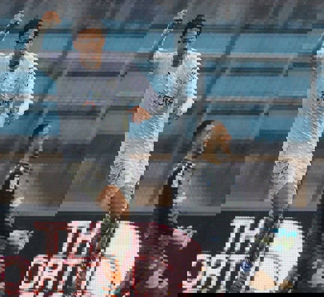 2208749