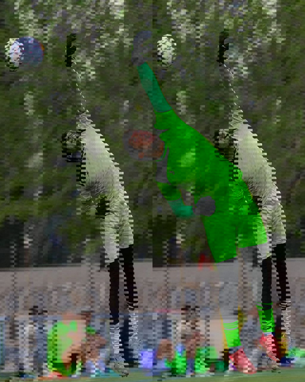 2208796