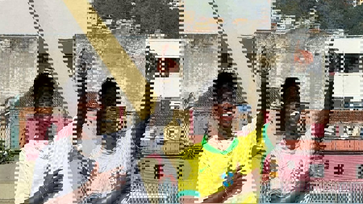 2208915