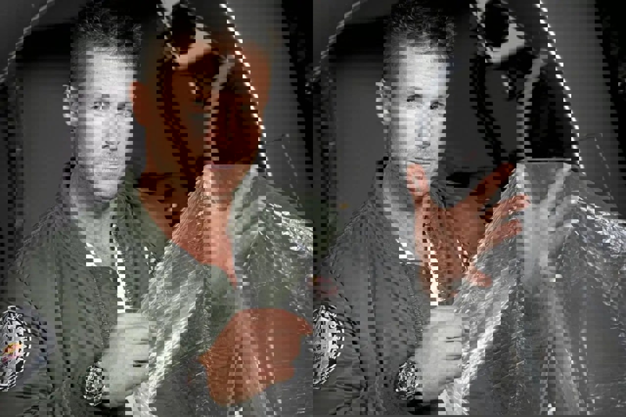 2208962