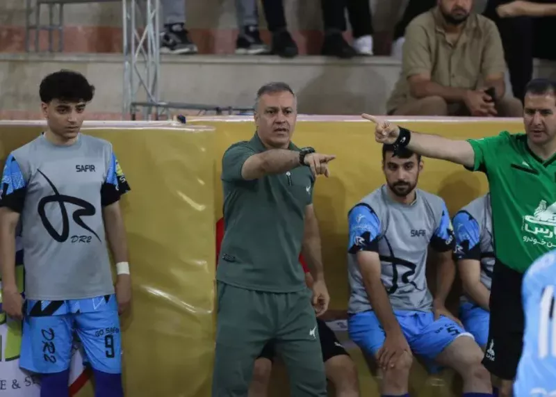 سَر مربی لیگ برتری با انحلال تهرانی‌ها کلاه رفت