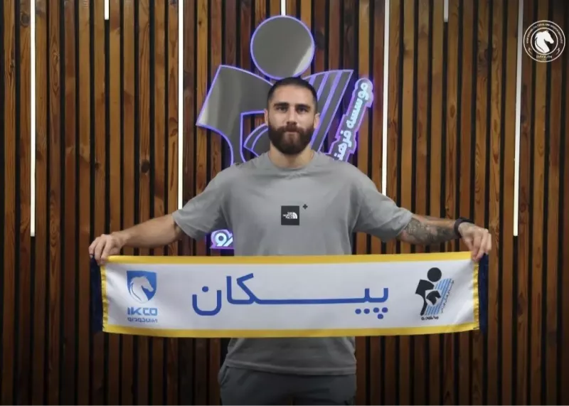 مدافع وفادار، سه فصل دیگر در پیکان(عکس)